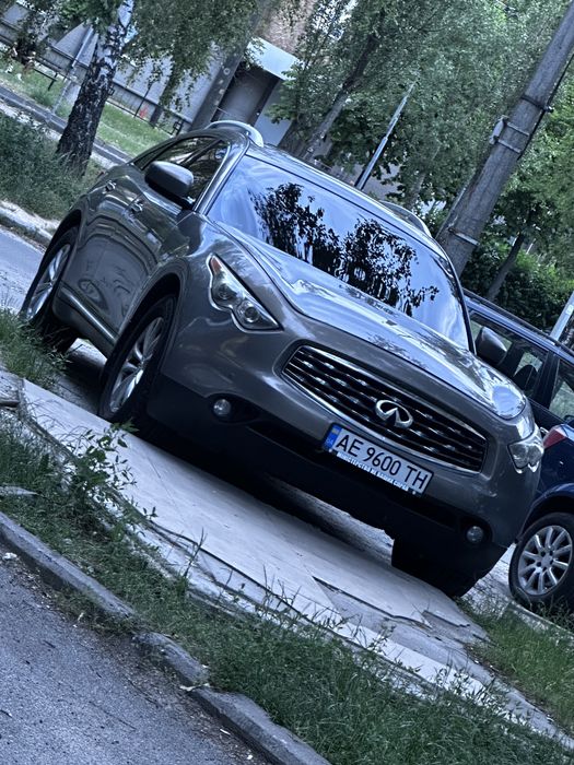 Продам Infiniti FX35