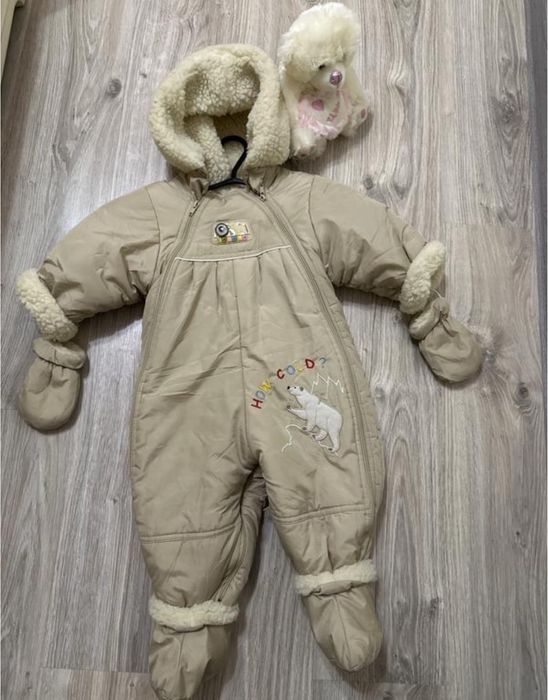 Комбінезон для малюків зимовий.