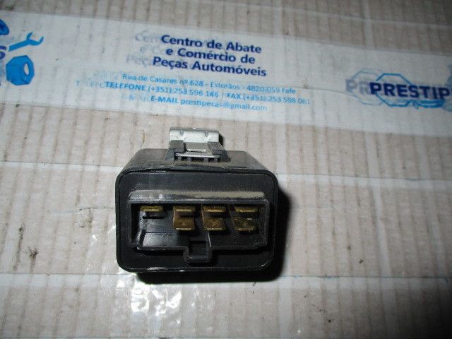 Botão / interruptor electromecânico / relé HYUNDAI Accent I (X3)