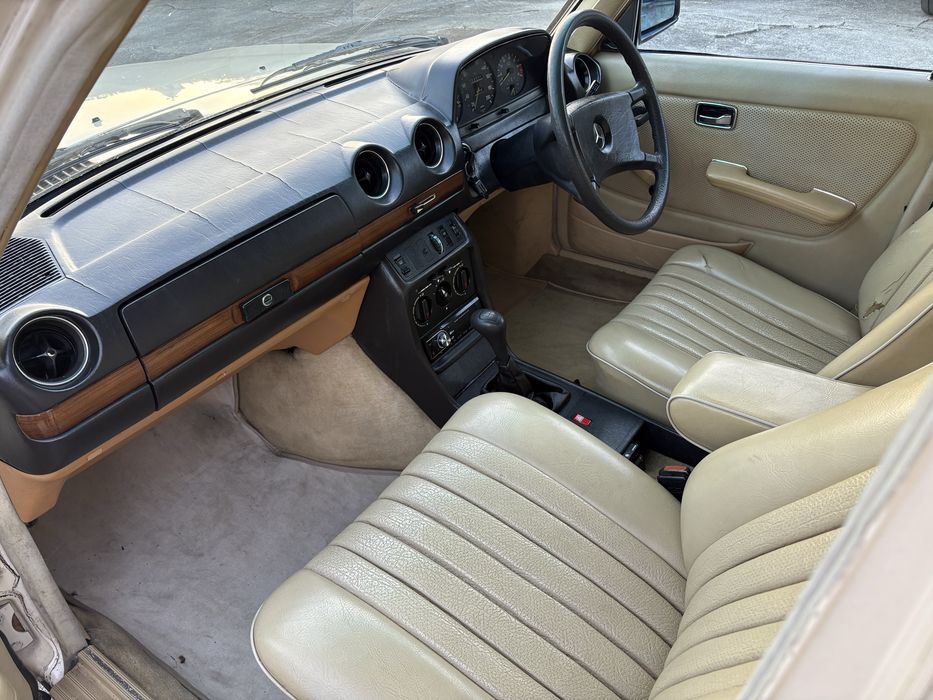 Mercedes W123 230E 1984
