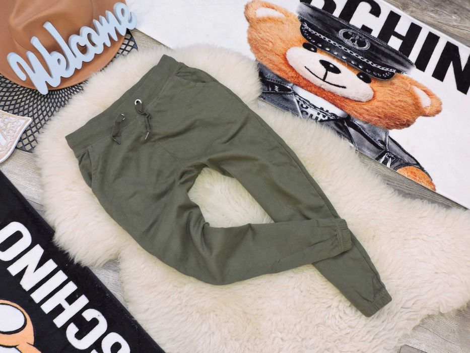 Label 157 - spodnie dresy joggersy khaki r 140