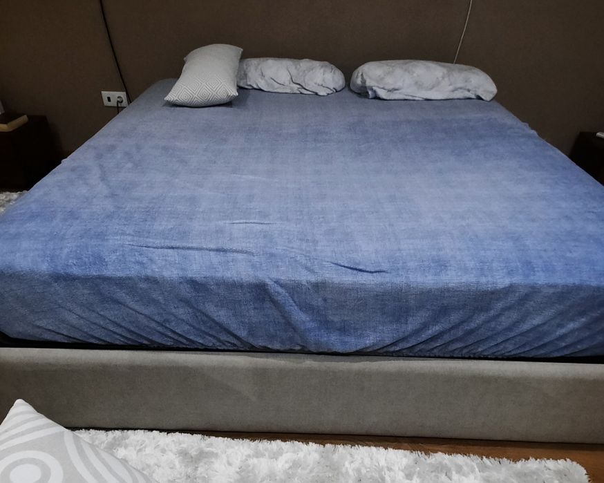 Cama de casal king moderna