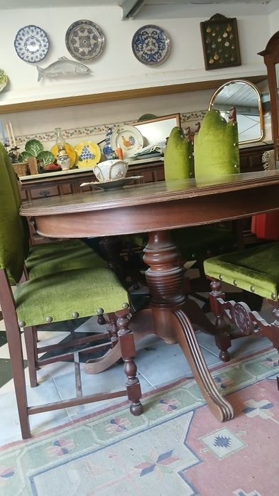 Mesa e 6 cadeiras