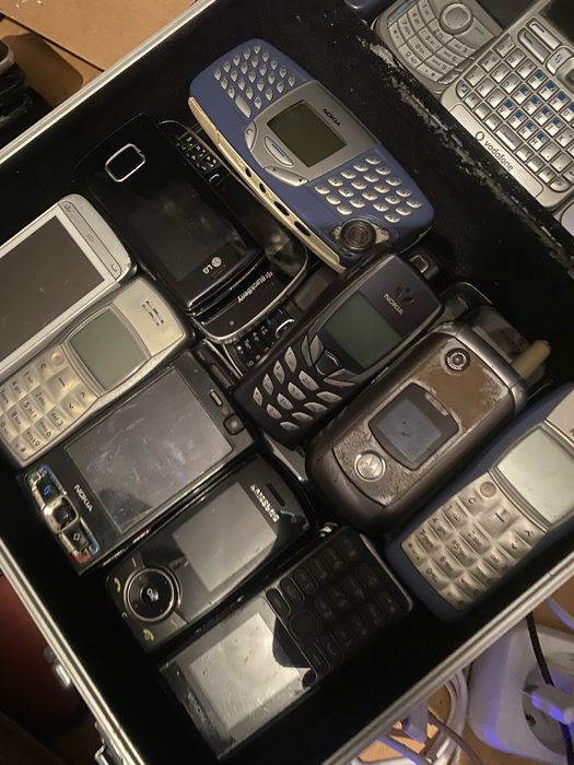 Varios telemoveis antigos