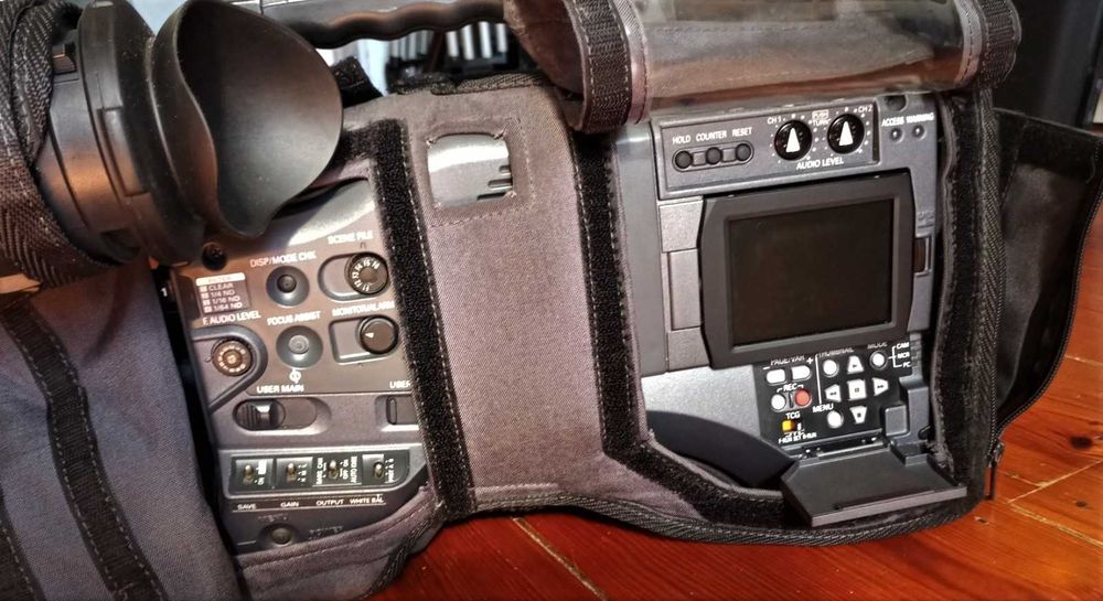 Câmara Panasonic AG-HPX500 P2 com acessórios + tripé Sachtler 20II