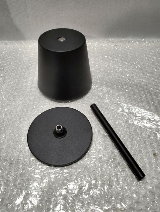 czarna, bezprzewodowa lampa stołowa LED Brunner Lucien.