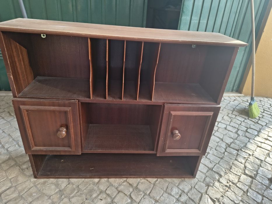 Móvel estante de antiga escrivaninha
