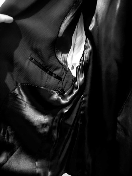 Casaco fato preto com uma risquinha