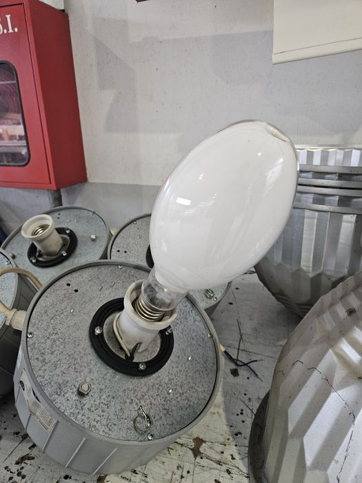 Iluminarias com lâmpadas436003219399004161