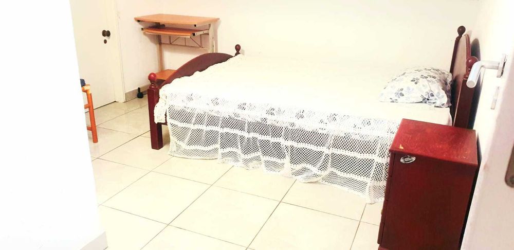 Alugo Quarto com charme
