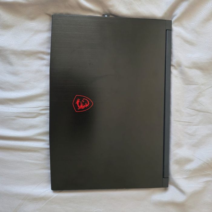 Laptop MSI thin gf63 12 uc