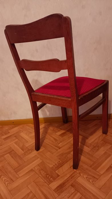 Stare dębowe krzesła