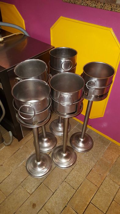 Baldes para gelo em inox - Suporte pé alto inox com frapé grande - Cestos para o pão