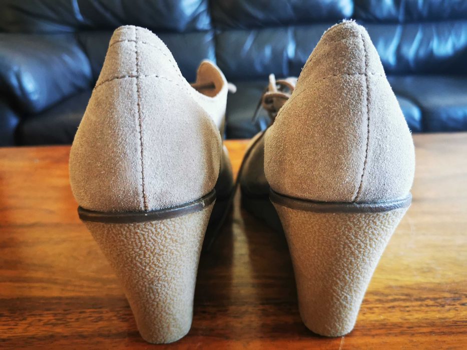 Buty zamszowe ESPRIT rozmiar 40