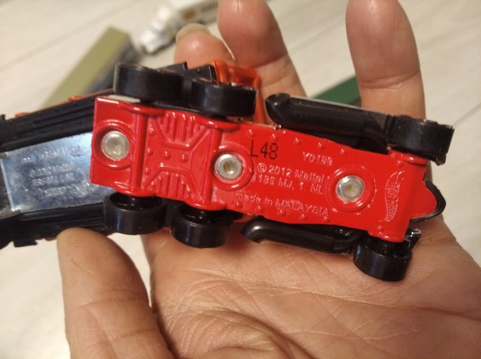 Машинки. Вантажівки Німеччина. Hot Wheels