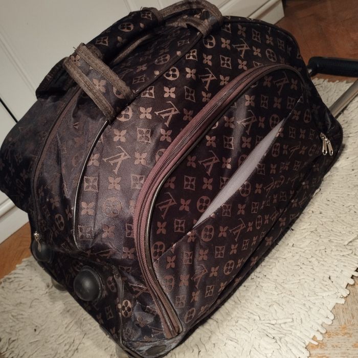 Торба чемодан на колесах, не дорого