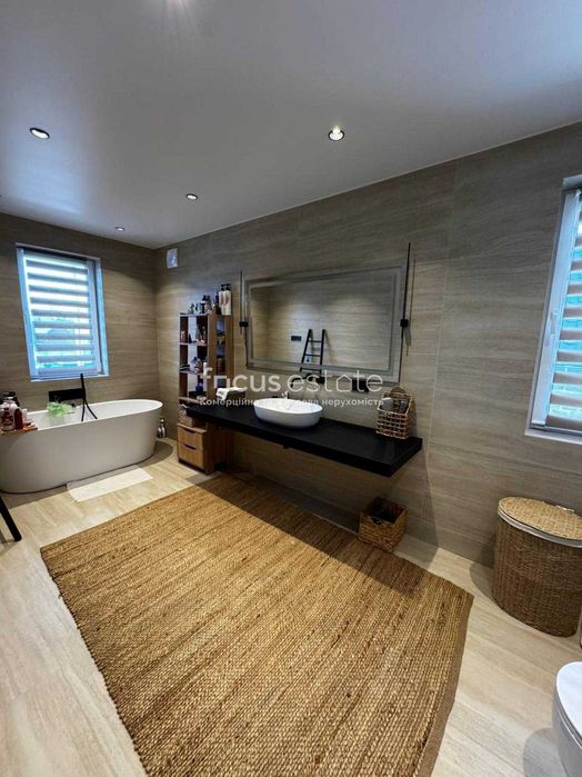 Без комісіЇ. Чайка. Продаж будинку з дизайнерським ремонтом.