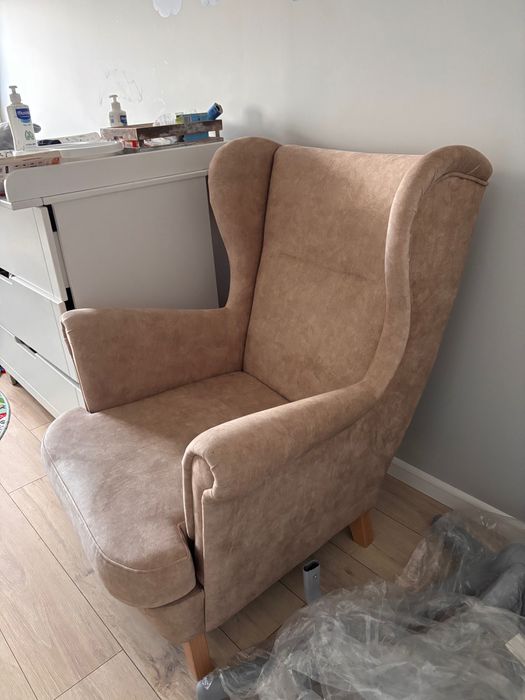 Fotel uszak beżowy