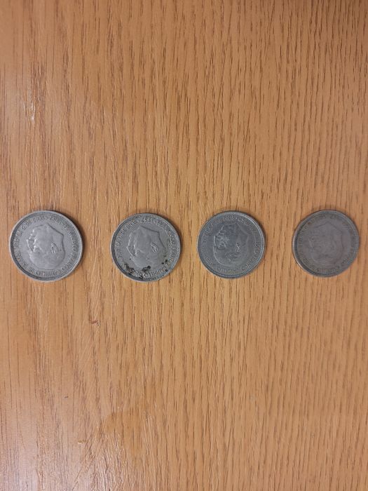 Moedas raras de cinco pesetas de 1957 estrela 58 do Franco