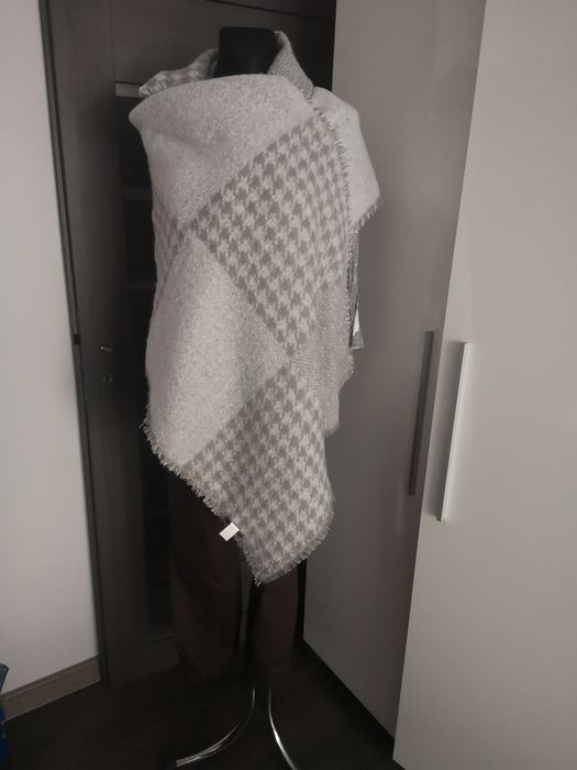 Szal szalik nowy House