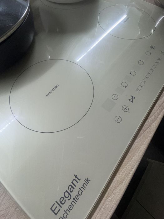 Індукційна варильна поверхня ELEGANT  розбито скло .  .