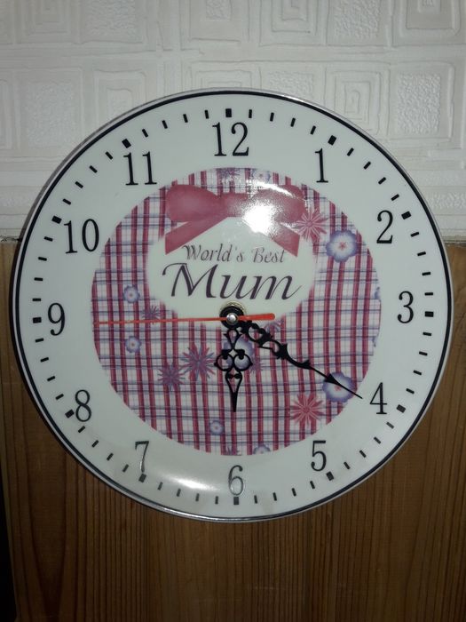 Часы настенные .(на тарелке)