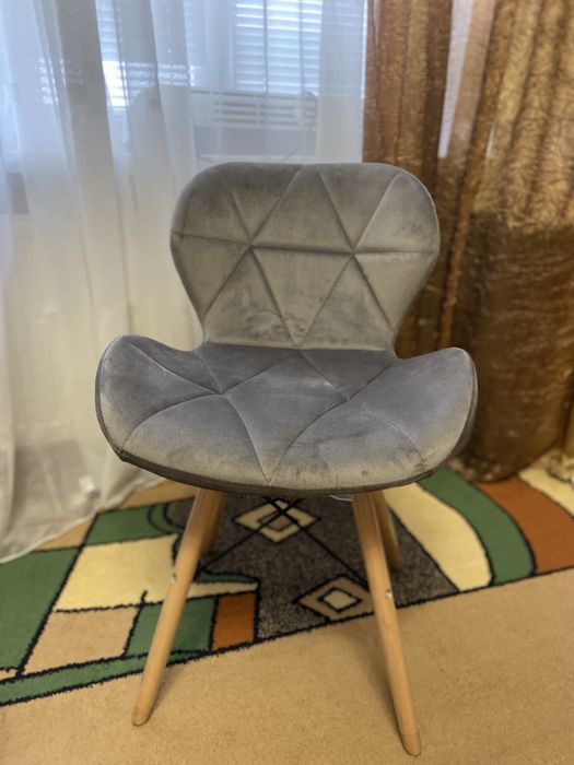 Стильний стілець