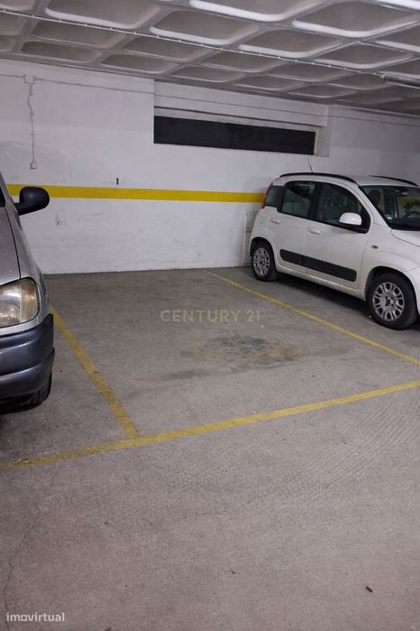 Garagem, Algueirão-Mem Martins, Rua dos Lírios
