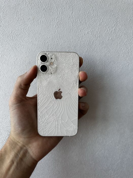 iPhone 12 mini розбитий