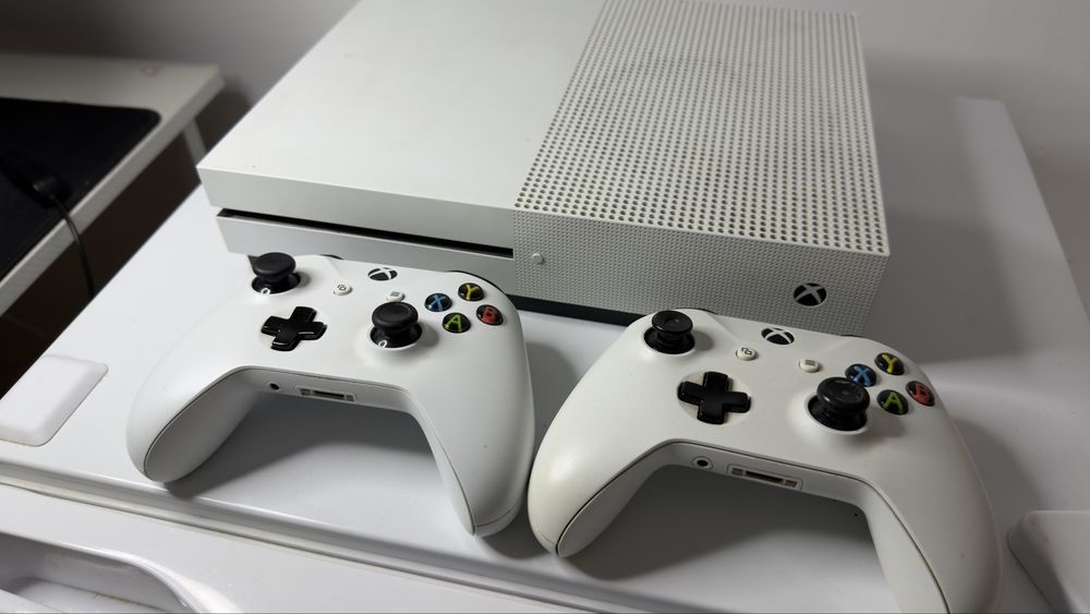 Consola XBOX ONE S 1TB