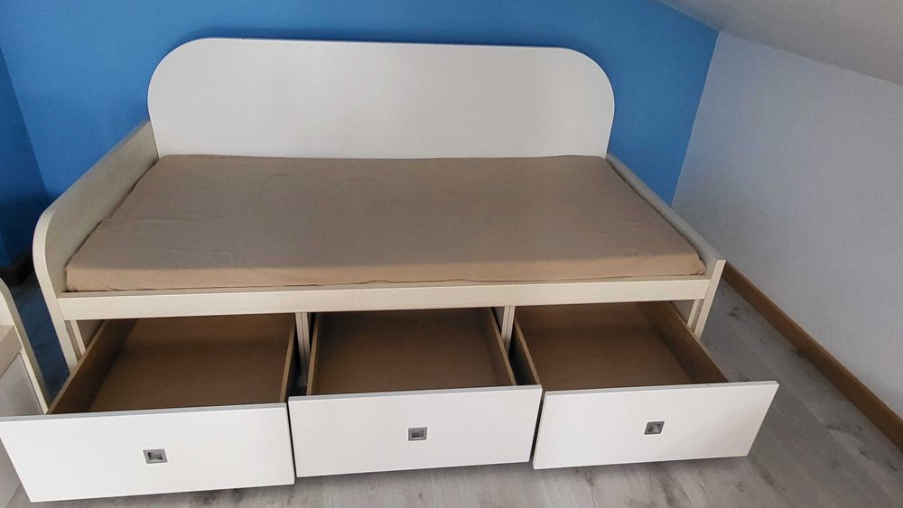 Cama com arrumação + colchão