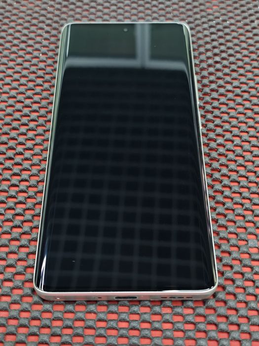 Realme 10 Pro+ 8/256 в чудовому стані з повним комплектом