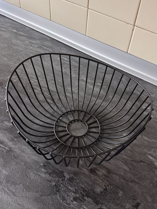 Fruteira em Metal Preto - Estilo Minimalista