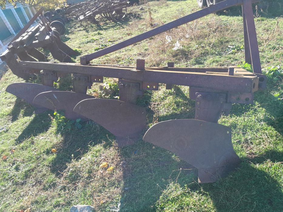 Плуг 5 корпусов.