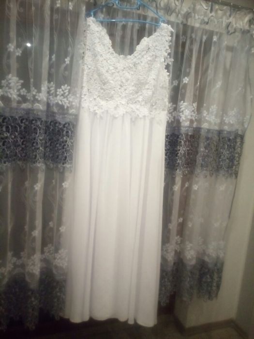 Suknia ślubna z welonem