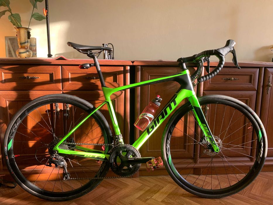Велосипед Giant Defy Advanced 2 CARBON, гідравліка, безкамерка 32 мм.