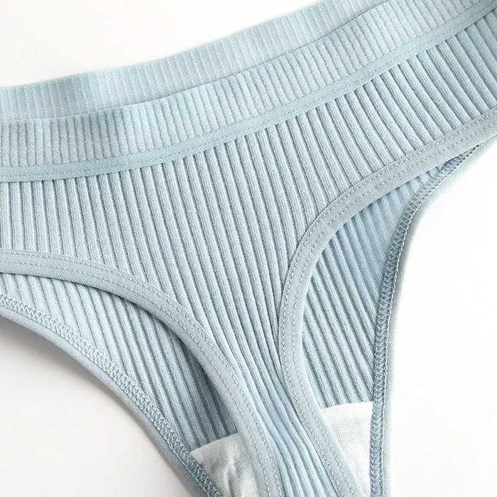 Sportowe nowe stringi bawełniane M 4 pary