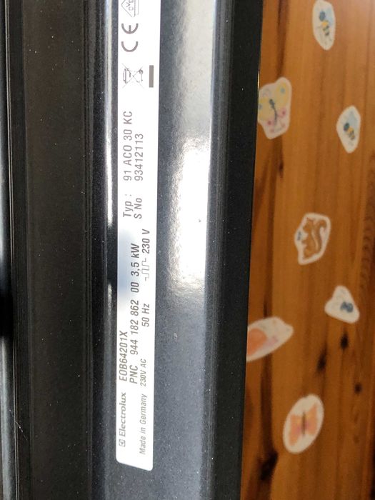 Piekarnik do zabudowy Electrolux EOB64201X używany uszkodzone drzwi