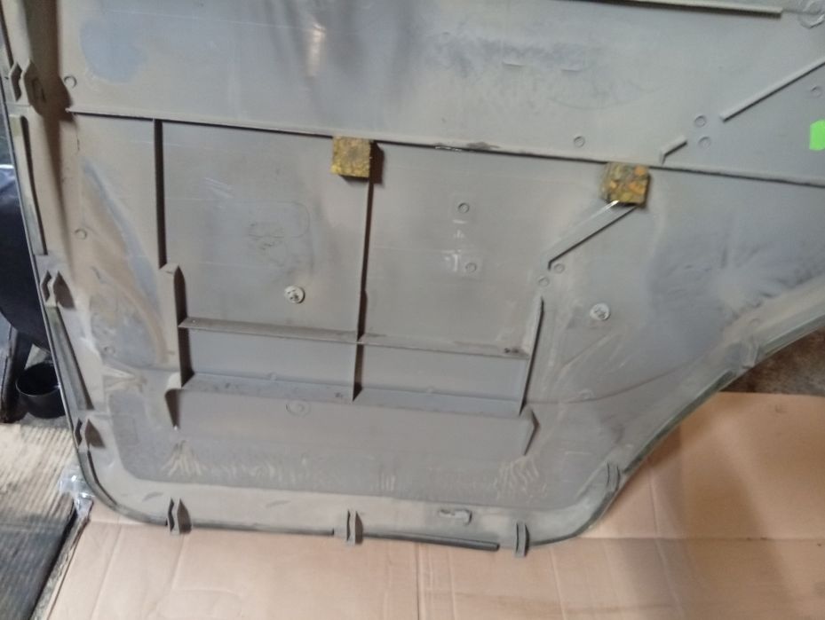 VW T4 Boczek Tapicerka prawa wersja do elektrycznej szyby