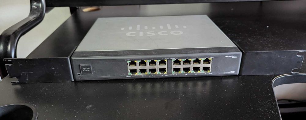 Cisco SR2016 v2.2 – 16 Portas Gigabit Switch (Usado)