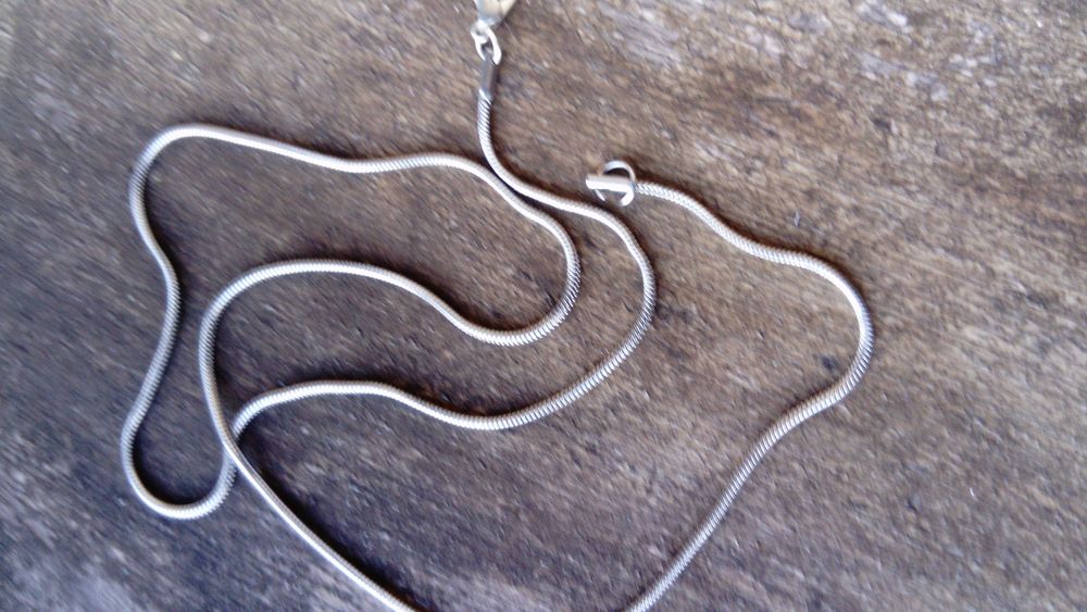 Colar em aço tipo "cobra"