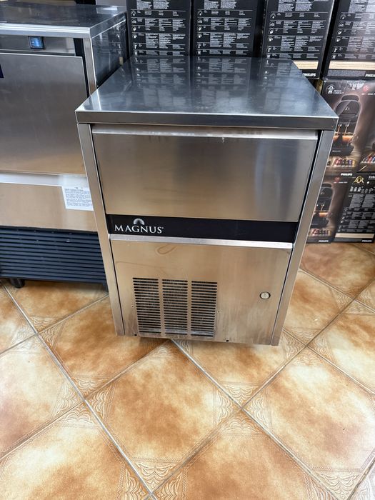 Maquina de Gelo 45kg muito nova