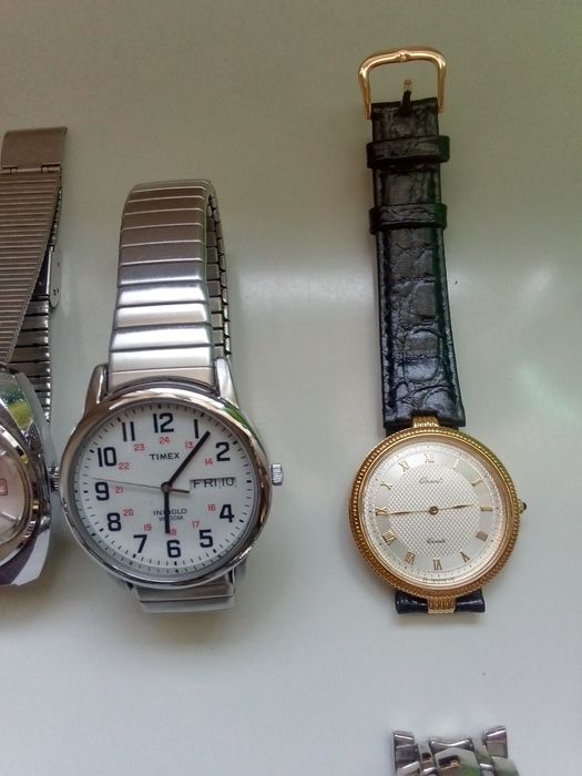 Varios relógios de marca nunca usados