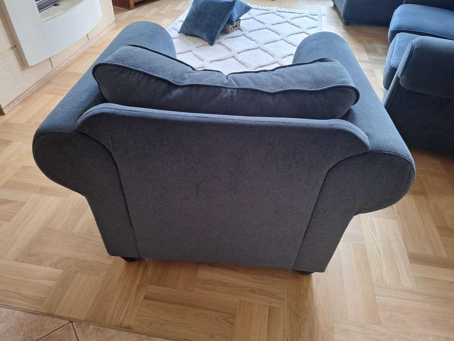 Kanapa 3 osobowa oraz 2 fotele kolor granatowy