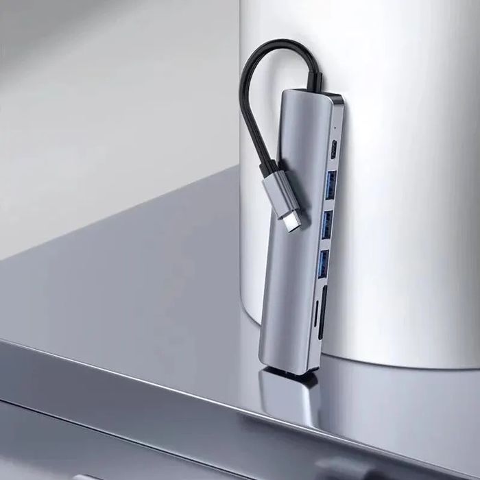 USB-C  HUB ADAPTER 7-w-1 ( HDMI 4K, USB 3.0, 2x USB 2.0)
