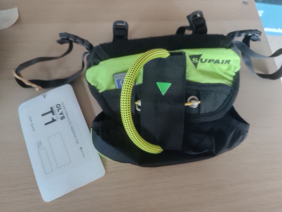 Cockpit frontal paraquedas reserva