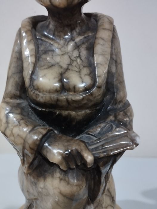 Escultura de Gueixa em pedra semi/Preciosa