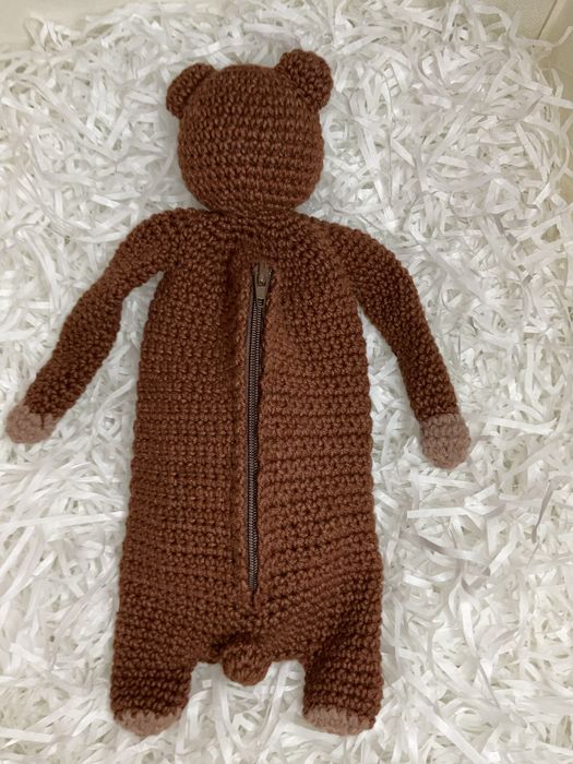 piórnik miś brązowy handmade na szydełku idealny do szkoły