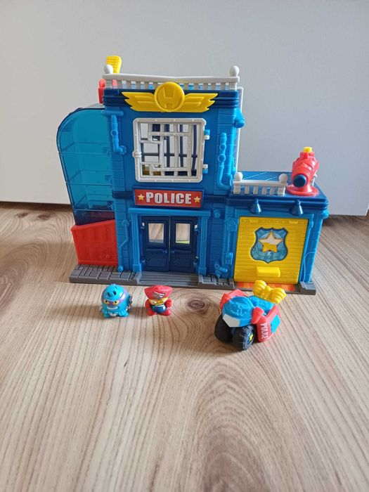 Baza super zings policja