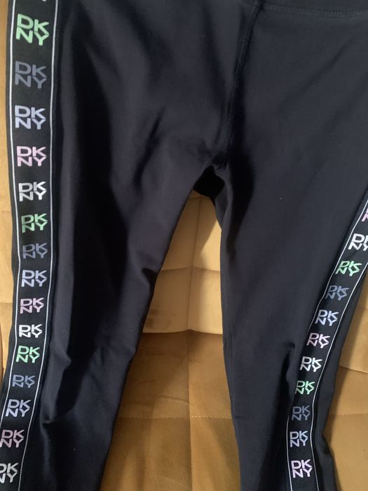 DKNY leginsy czarne sportowe z lampasami